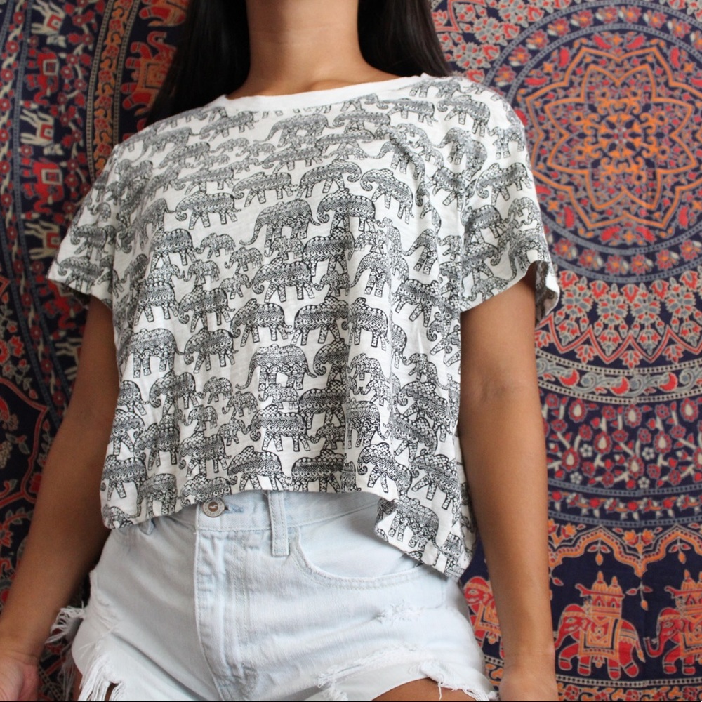 White elephant printed crop top